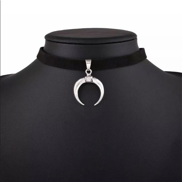 Gothic Crescent Moon Choker - Picture 3 of 6